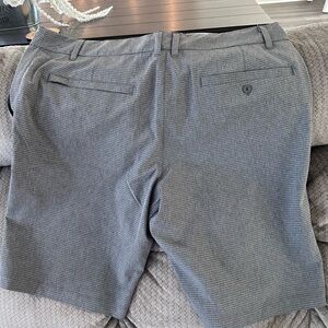 Men’s Hang Ten size 38 grey shorts